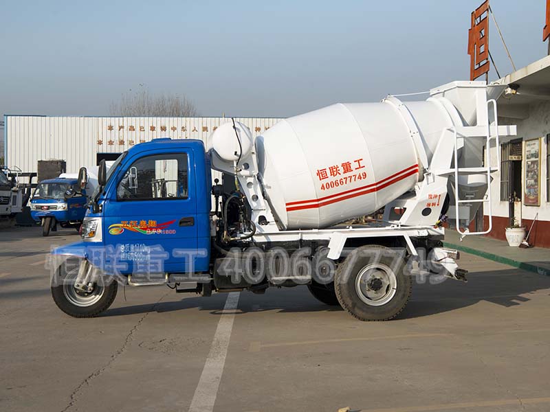 三轮混凝土搅拌车